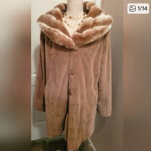 Dennis Basso Tan And White Faux Fur Coat With Removable Collar (NWOT) Size L
